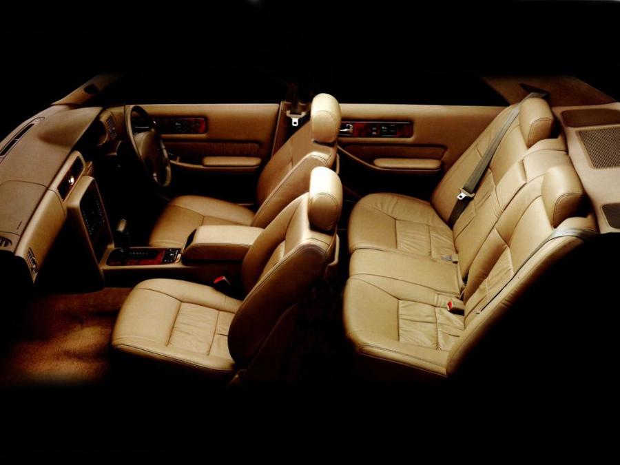 Интерьер Nissan Cima (Y32) 1991 года  (фото 13 из 15)